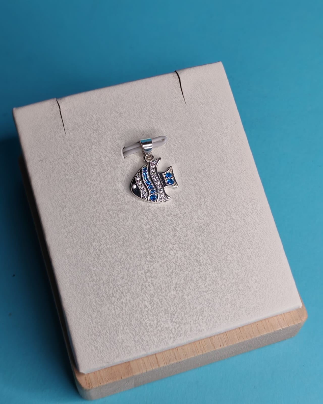 Colgante Pez Marino Microcircones Azul Y Blanco