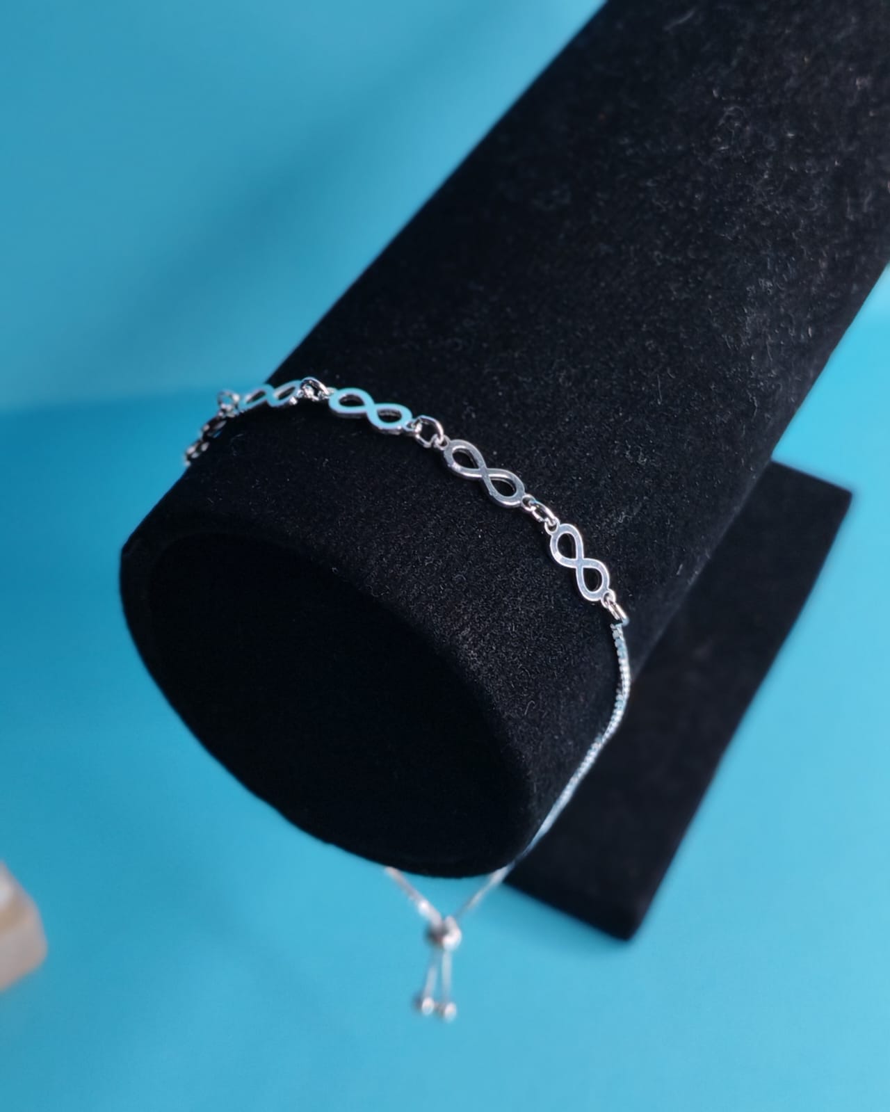 Pulsera Ajustable Bolitas Con Inifinitos