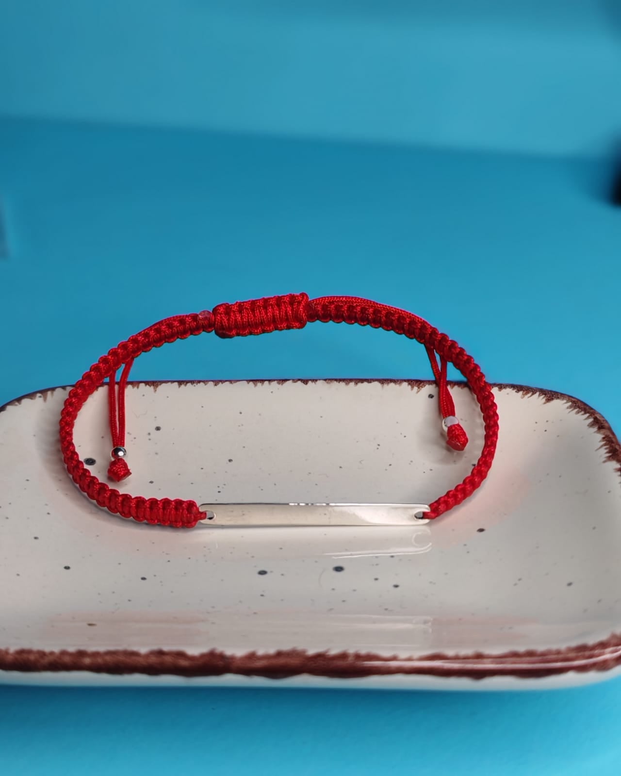 Pulsera De Protecciòn Hilo Rojo Placa