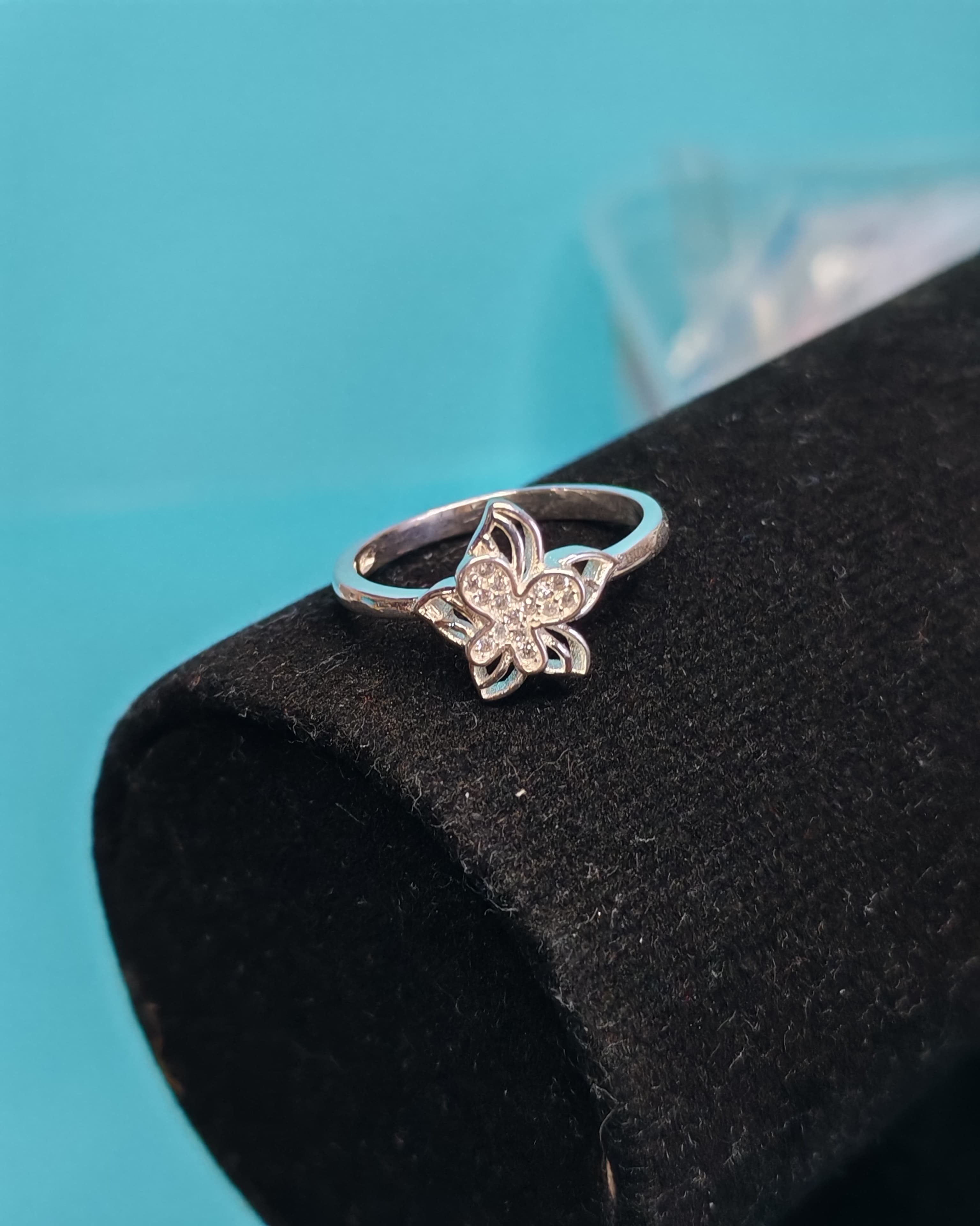 Anillo Mariposa Microcircones En Flor