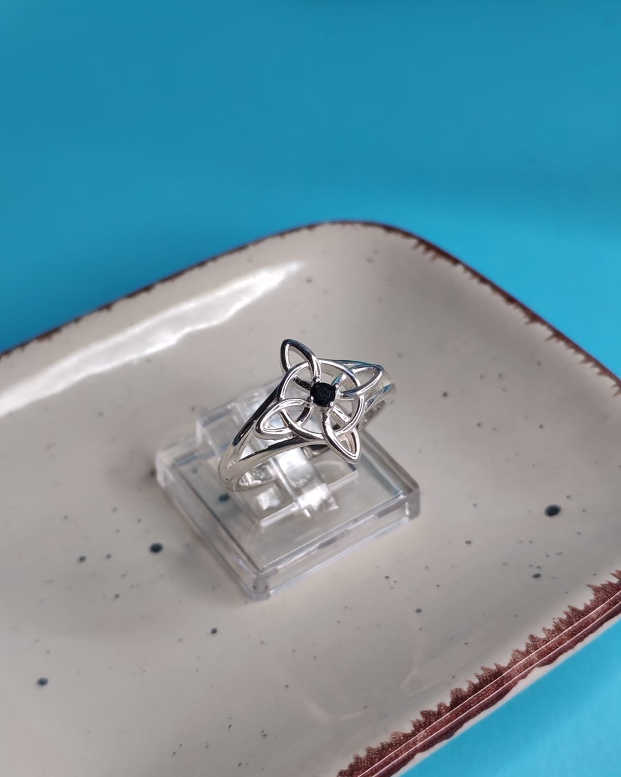 Anillo Nudo De Bruja Circòn Negro