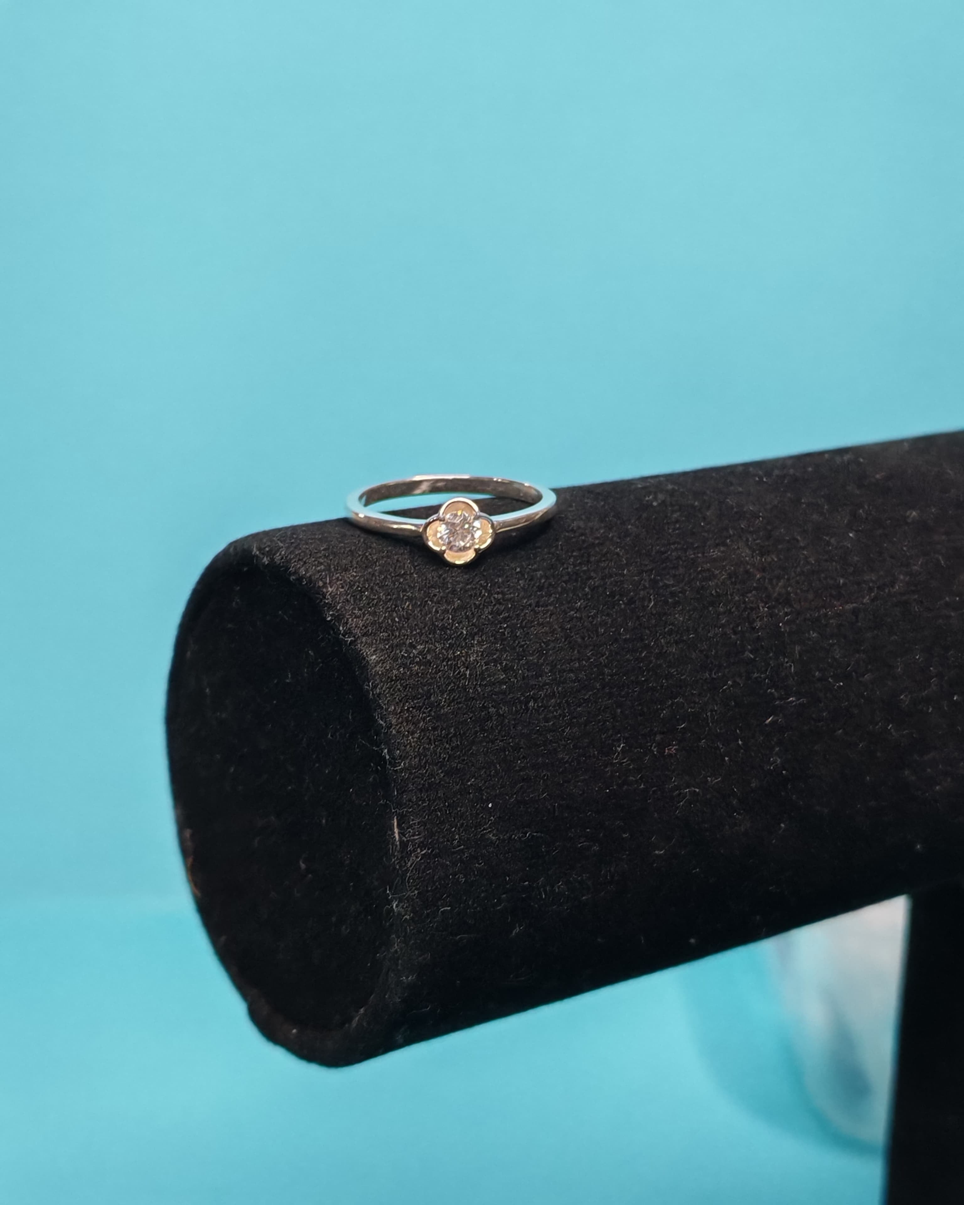 Anillo Flor Circòn