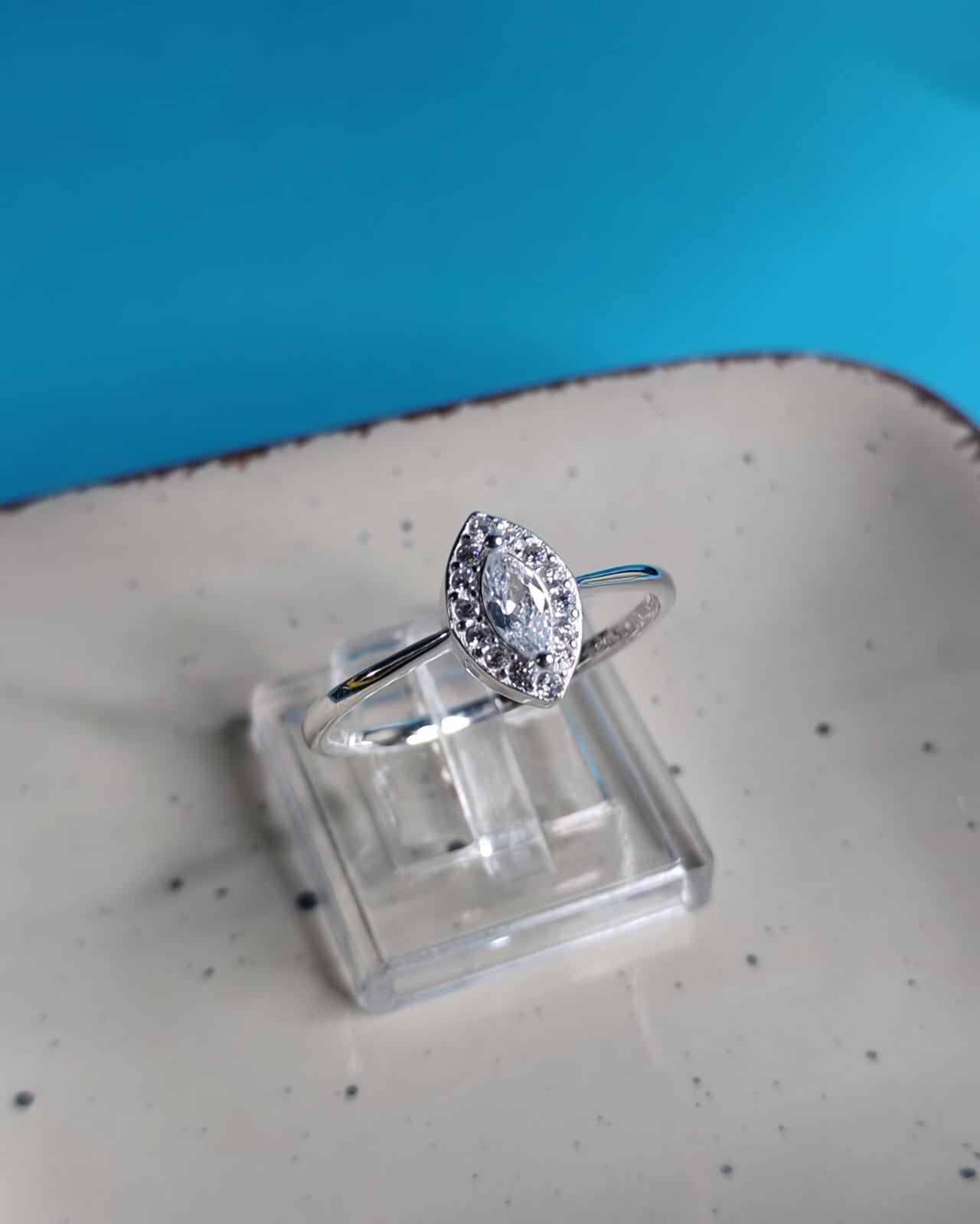 Anillo Diseño Ovalado Circones