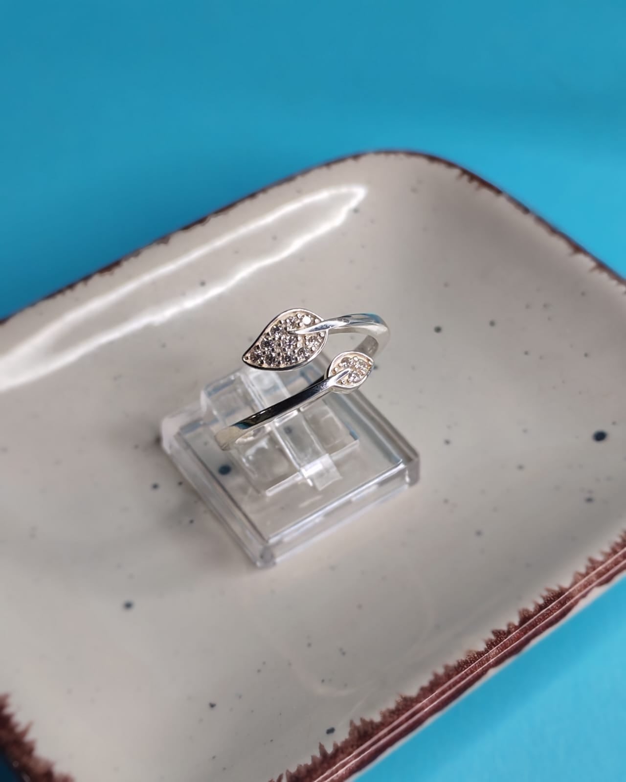 Anillo Ajustable Hojas Microcircones