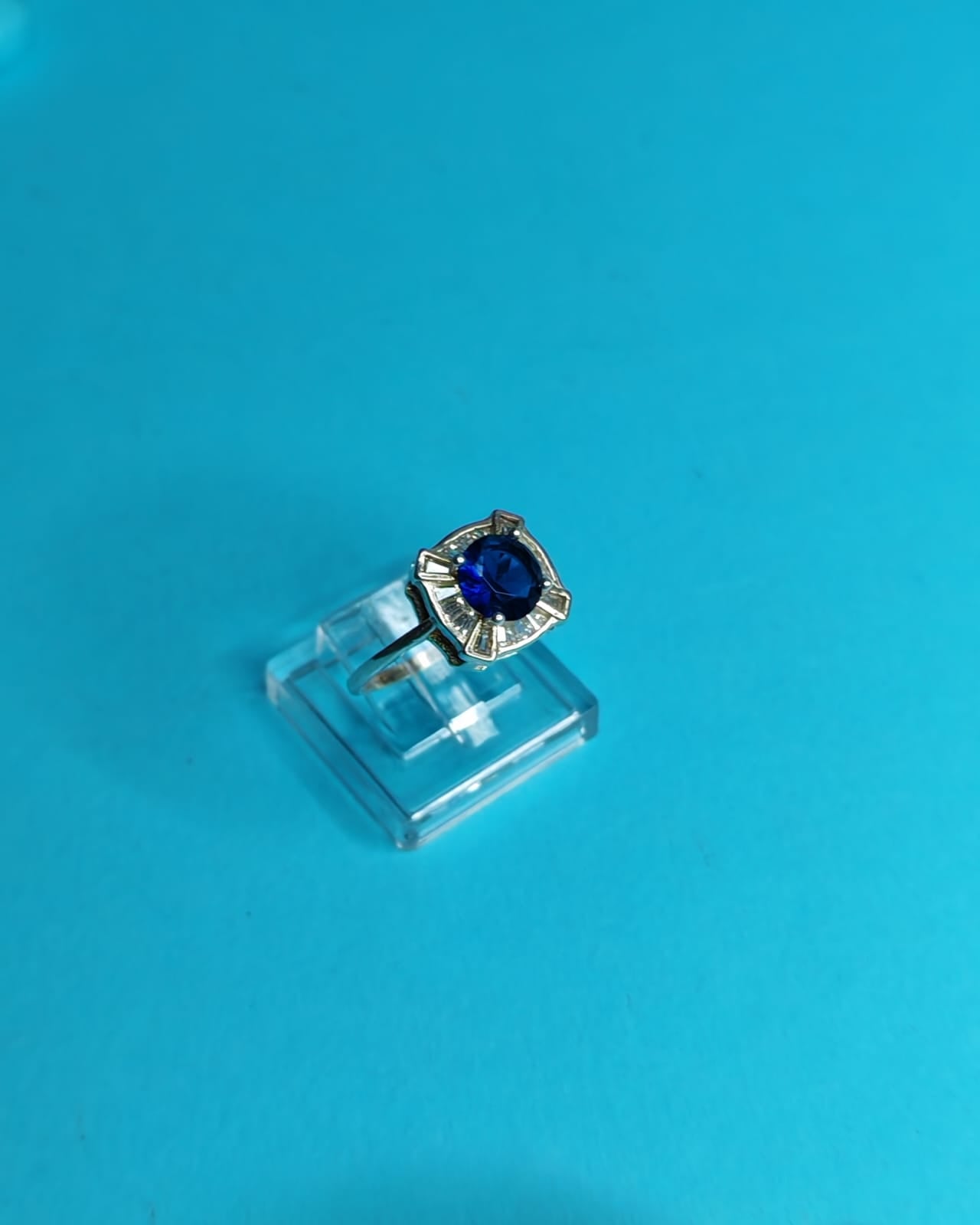 Anillo Circòn Azul Con Microcircones Blancos