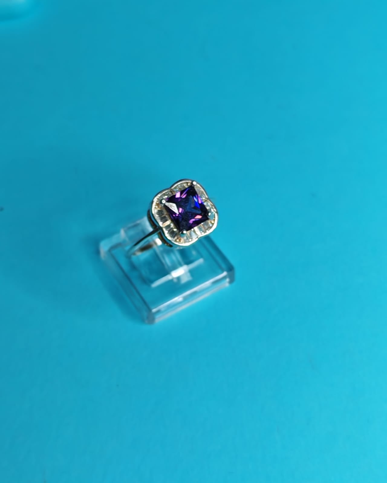 Anillo Circòn Morado Con Microcircones Blancos