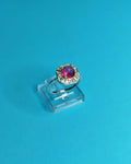 Anillo Circòn Fucsia Con Microcircones Blancos Diseño Cuadrado