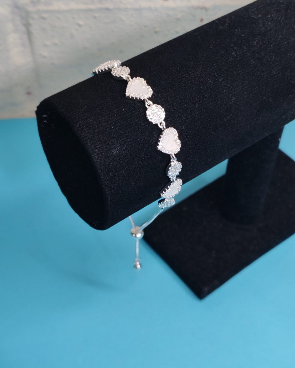 Pulsera Ajustable Corazones Anacarados con Microcircones