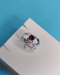 Anillo Circon Fucsia Oscuro con Detalles De Delfin