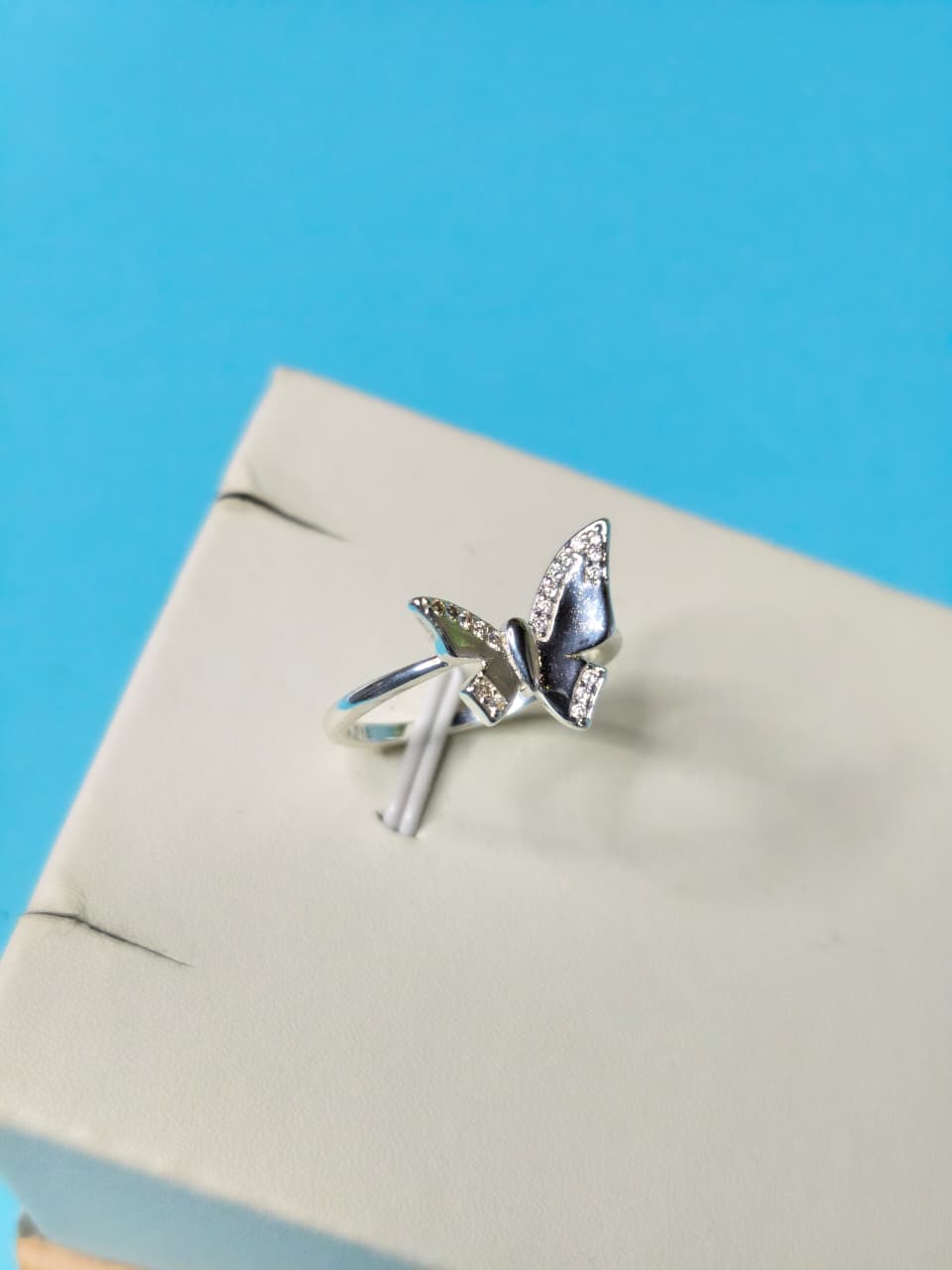 Anillo Mariposa Microcircones Laterales