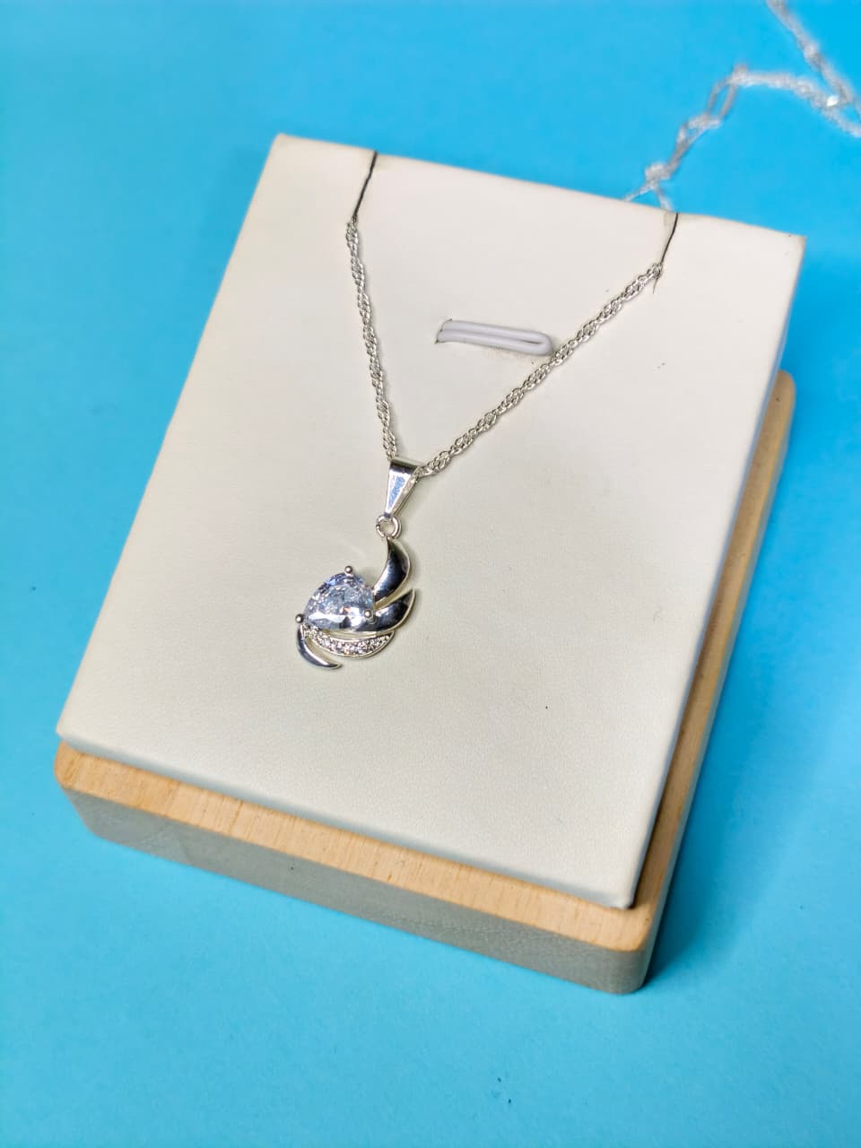Collar Silueta Cisne Circones