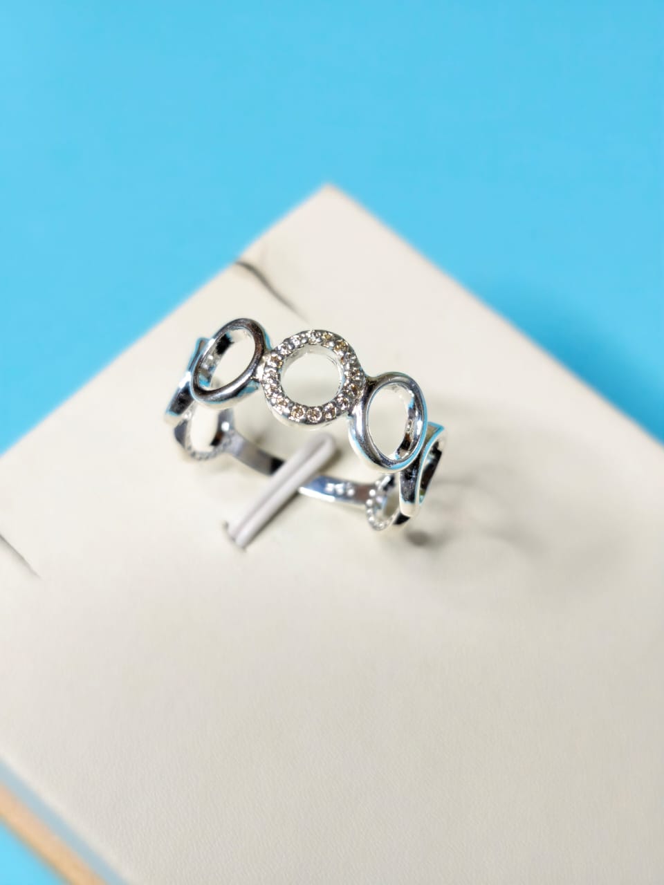 Anillo Circulos Vacios Microcircon