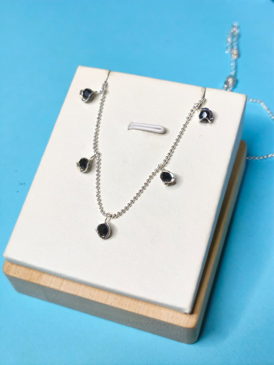 Collar Chiches Negros