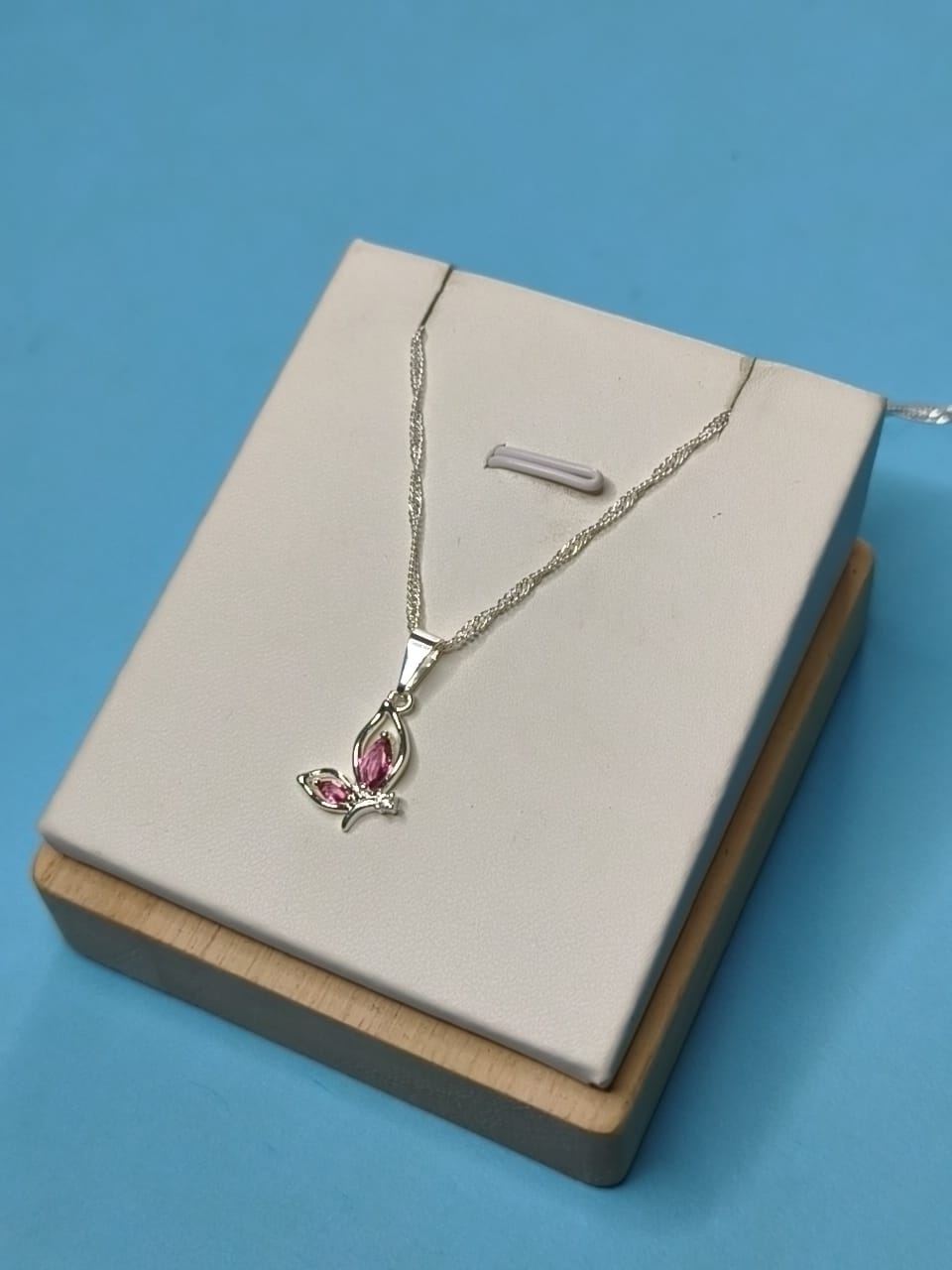 Collar Mariposa Circon Rosa