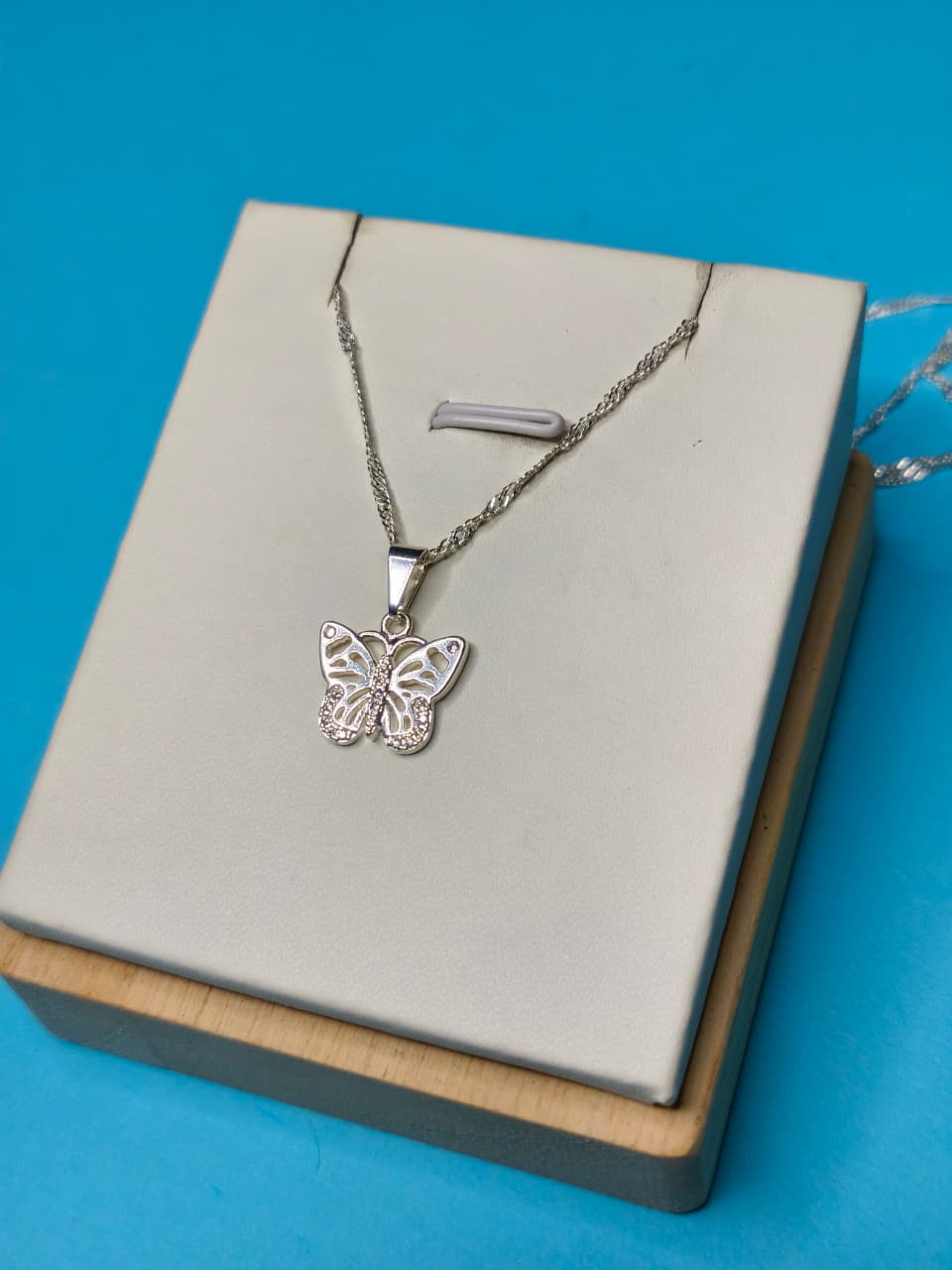 Collar Mariposa Calada Microcircones