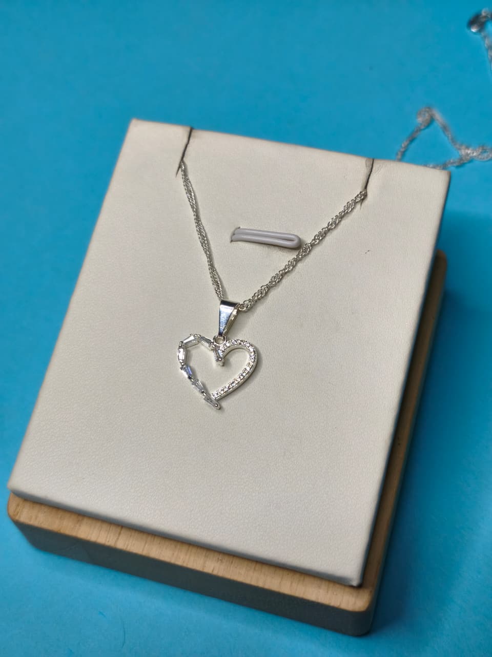 Collar Corazon Vacio Microcircones